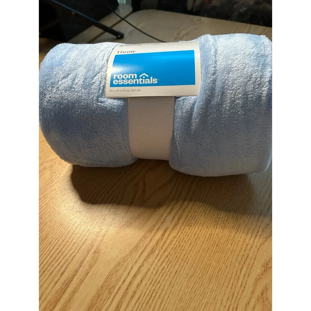 New Room Essentials Plush Fleece Throw Blanket Baby Blue size 50”x60”